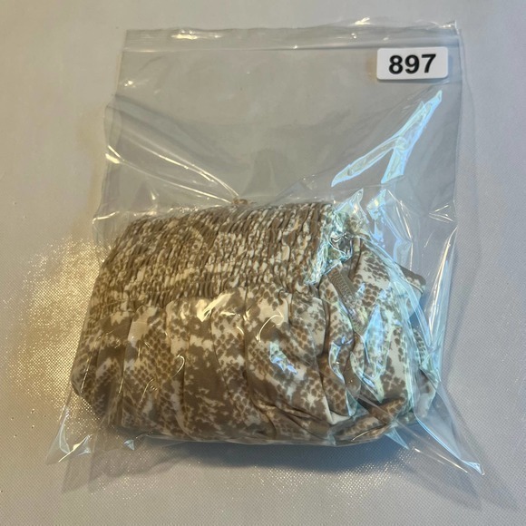 Absolutely Famous Womens Animal Print  Blouse Cut Out‎ Shoulder Size Small - Picture 11 of 11